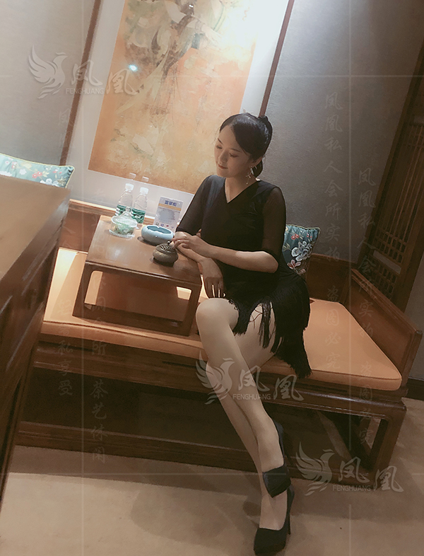 老板推荐杭州一家高档特色洗浴中心，非常有特色