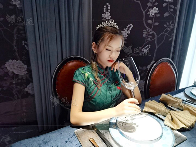 老板推荐杭州一家高档特色洗浴中心，非常有特色