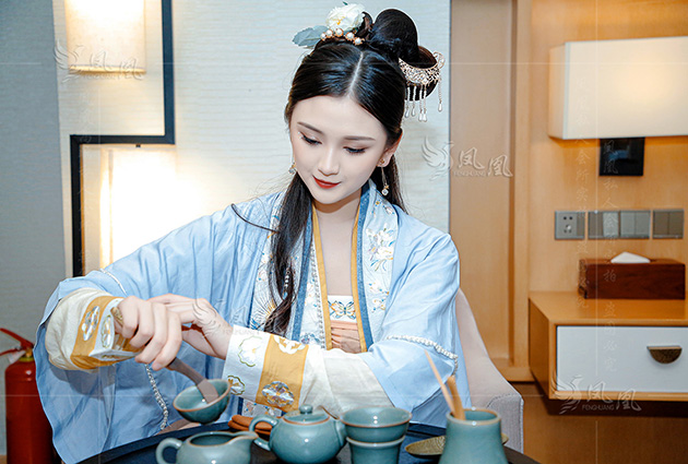 老板推荐杭州一家高档特色洗浴中心，非常有特色