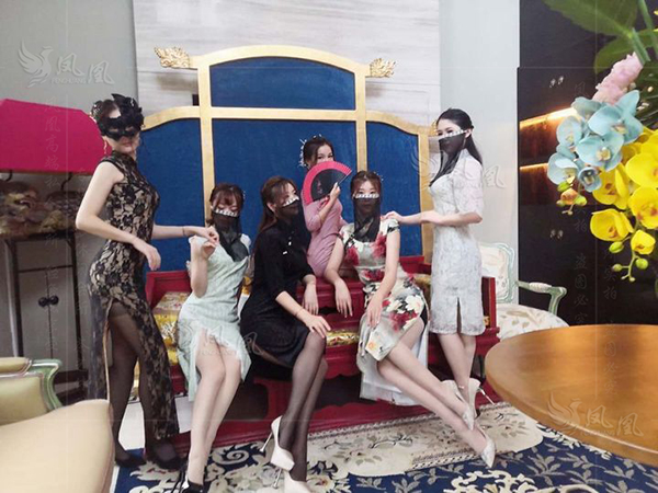 老板推荐杭州一家高档特色洗浴中心，非常有特色